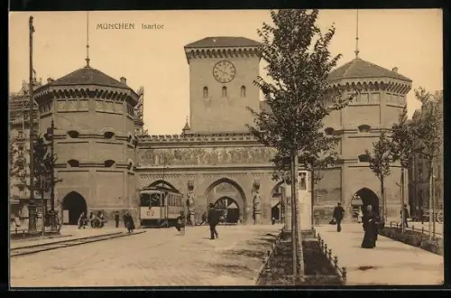 AK München, Strassenbahn fährt durchs Isartor