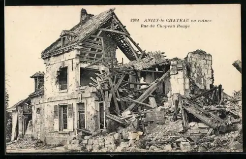 AK Anizy-le-Château, Rue du Chapeau Rouge en ruines