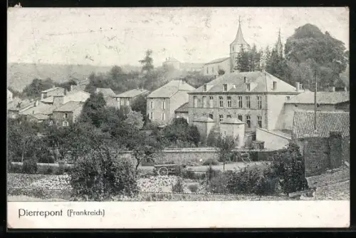 AK Pierrepont, Vue du village avec l`église et les maisons environnantes