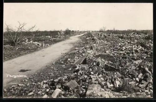 AK Fargniers, Ruinen des Dorfes