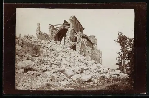 Foto-AK Montfaucon, Trümmer der Kirche 1917