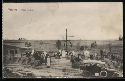 AK Vassens, Auto am Militär-Friedhof
