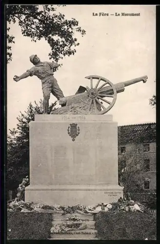 AK La Fère, Le Monument aux morts de 1914-1918 avec statue de soldat et canon
