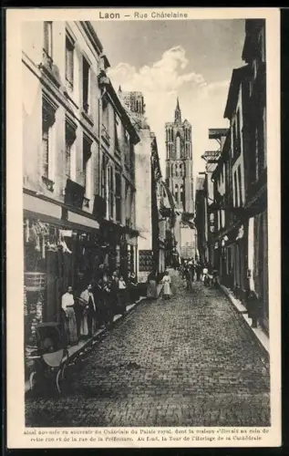 AK Laon, Rue Châtelaine avec vue sur la cathédrale en arrière-plan
