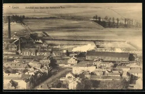 AK Laon, Bahnhof vom Dach der Kathedrale aus