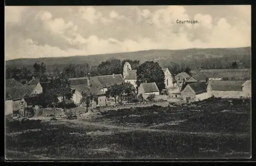 AK Courtecon, Vue du village avec collines en arrière-plan