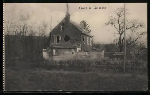 AK Crouy bei Soissons, Maison endommagée dans un paysage rural