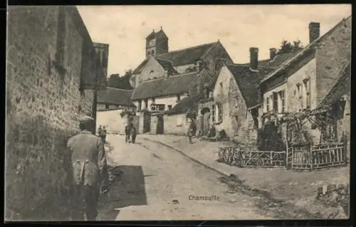 AK Chamouille, Vue de la rue principale avec église en arrière-plan