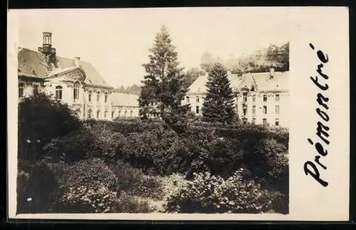 Foto-AK Prémontré, Vue de l`abbaye et des jardins environnants
