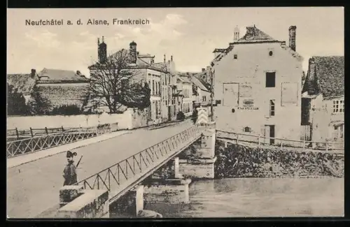 AK Neufchâtel /Aisne, Vue du pont et des bâtiments adjacents
