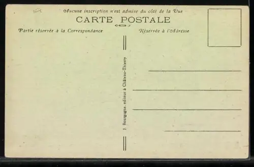 AK Laon /Aisne, L`Escalier et rue animée avec commerces et passants