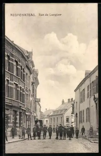 AK Neufchâteau, Rue de Longlier avec habitants en promenade
