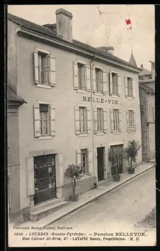 AK Lourdes /Hautes-Pyrénées, Pension Bellevue, Rue Latour-de-Brie, facade et entrée principale