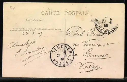 AK Tarbes /Les Pyrénées, Avenue Gambetta animée avec passants et cyclistes