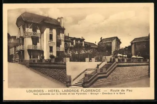 AK Lourdes, Hôtel Laborde Florence, Route de Pau, vue splendide sur la Grotte et les Pyrénées