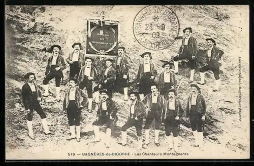 AK Bagnères-de-Bigorre, Les Chanteurs Montagnards en tenue traditionnelle