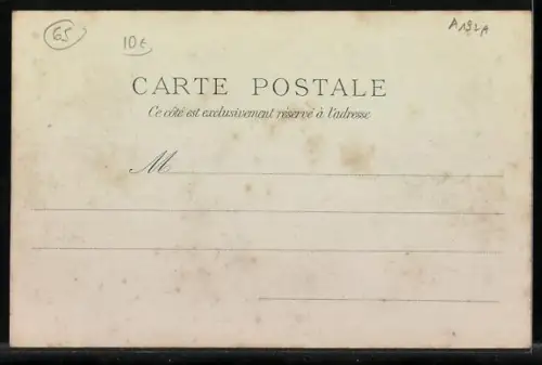 AK Saint-Pé-de-Bigorre, Rue et l`Église avec vue sur les tours historiques