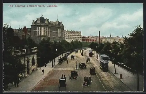 AK London, The Thames Embankment with trams and carriage, Strassenbahn
