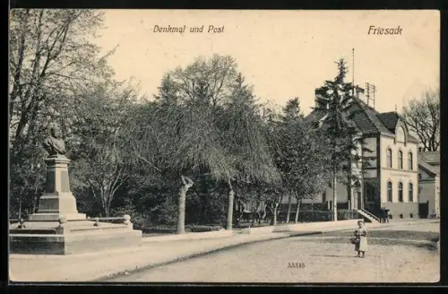 AK Friesack, Denkmal und Post mit Strassenpartie