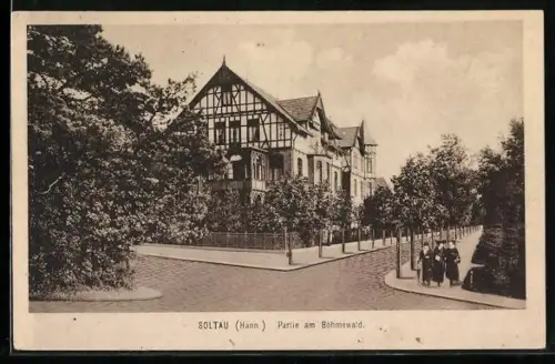 AK Soltau /Hann., Partie am Hotel Böhmewald mit Passanten