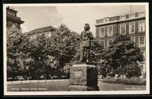 AK Bergen, Edvard Grieg statuen