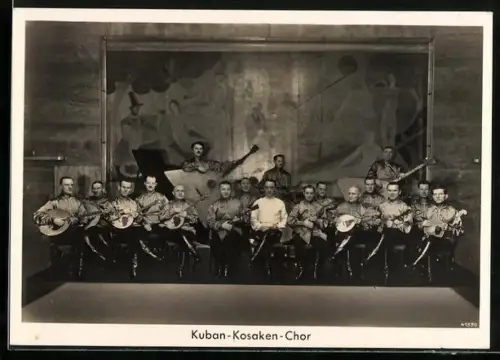 AK Kuban-Kosaken-Chor mit Instrumenten auf der Bühne