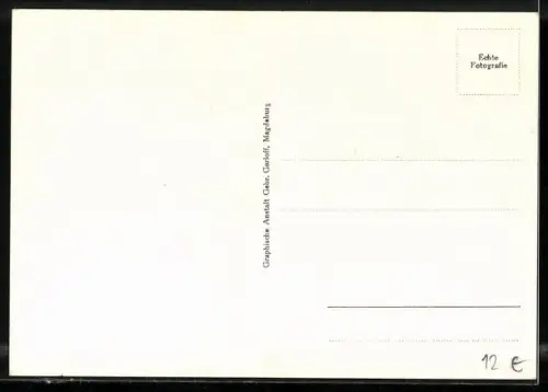 AK Kuban-Kosaken-Chor mit Instrumenten auf der Bühne