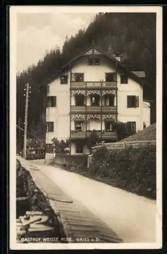 AK Gries am Brenner, Strassenpartie am Gasthaus weisse Rose