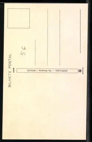 AK Ausflügler am Tisch beim Fass, portugiesische Tracht