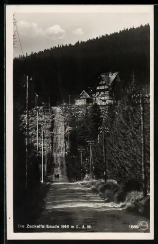 AK Zackelfallbaude, Blick auf die Baude mit Feldweg