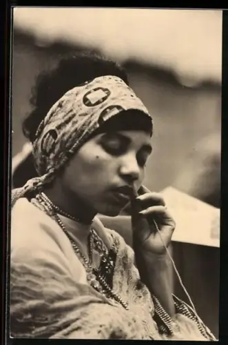 AK Moskau, Weltkongress der Frauen 1963, Frau mit einem Stirnband