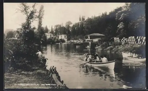 AK Constantinople, Eaux douces d`Asie, vollbesetzte Ruderboote auf einem Fluss