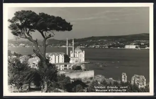 AK Istanbul, Ortaköy camii