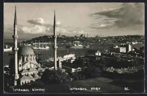 AK Istanbul, Port, Ortsansicht mit Hafen