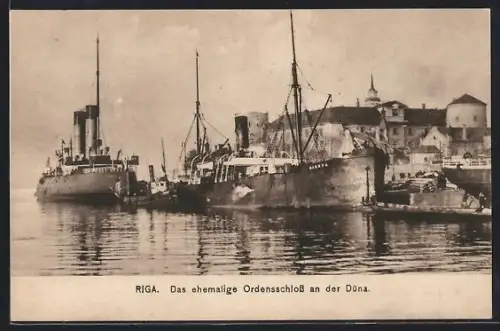 AK Riga, Ehemaliges Ordensschloss an der Düna, Eisbrecher Jermak und Frachtschiff an der Mole