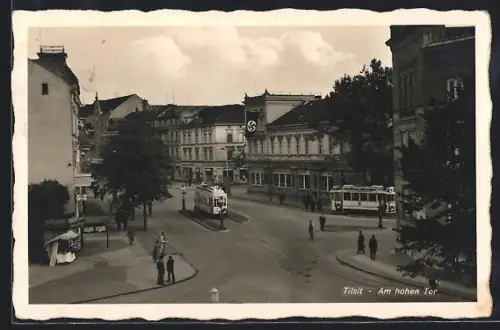 AK Tilsit, Partie am hohen Tor, Strassenbahn der Linie 2, -Fahne