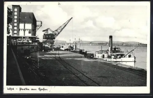 AK Tilsit, Partie am Hafen mit Kran