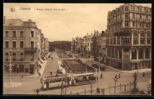 AK Ostende, L`Avenue Léopold vers le parc, Strassenbahn