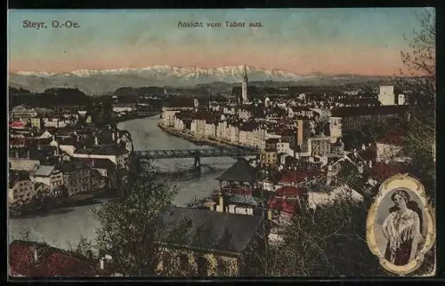 AK Steyr /O.-Ö., Totalansicht mit Brücke vom Tabor aus, Trachtenmädchen