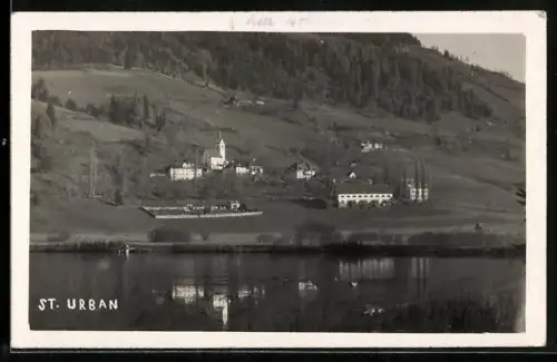 AK St. Urban, Ortsansicht vom Wasser aus
