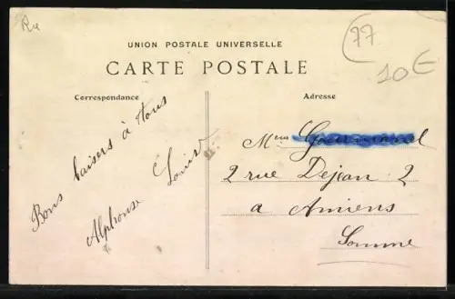 AK Chalautre-la-Grande, Ferme du Paradis avec des villageois et des animaux dans la rue