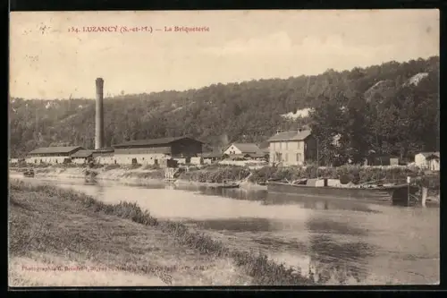 AK Luzancy /S.-et-M., La Briqueterie et la rivière adjacente