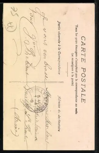 AK Coulommiers, Hôtel de l`Ours avec passants devant l`entrée