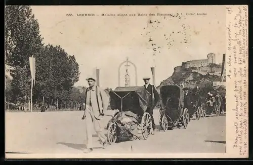 AK Lourdes, Malades allant aux Bains des Piscines