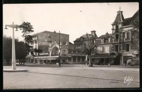 AK Tarbes /H.-P., Les Hotels devant la Gare