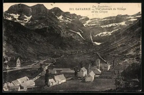 AK Gavarnie, Les Pyrénées, Vue générale du Village et du Cirque