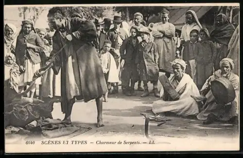 AK Charmeur de Serpents, Schlangenbeschwörer und Schaulustige