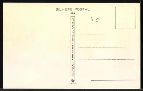 AK Junge Frau in portugiesischer Tracht mit Ochsengespann