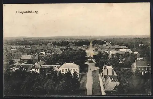 AK Leopoldsburg, Ortsansicht aus der Vogelschau, Soldatenheim Beverloo