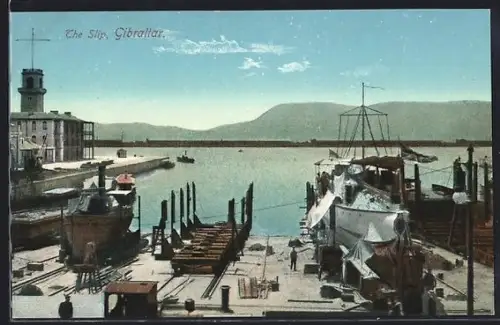 AK Gibraltar, The Slip, Hafen mit Bootsbauern